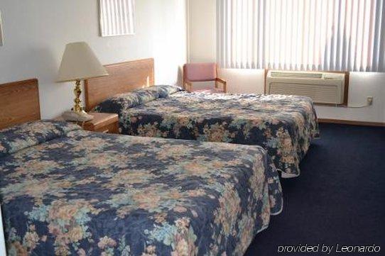 Sky Lodge Inn & Suites - Delavan Quarto foto