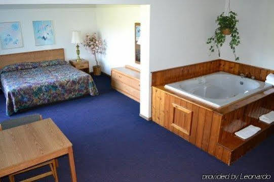 Sky Lodge Inn & Suites - Delavan Exterior foto